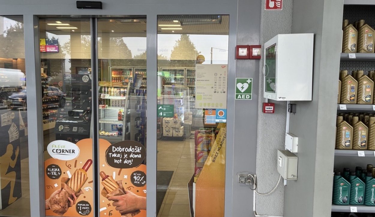 AED-na-bencinskem-servisu-MOL