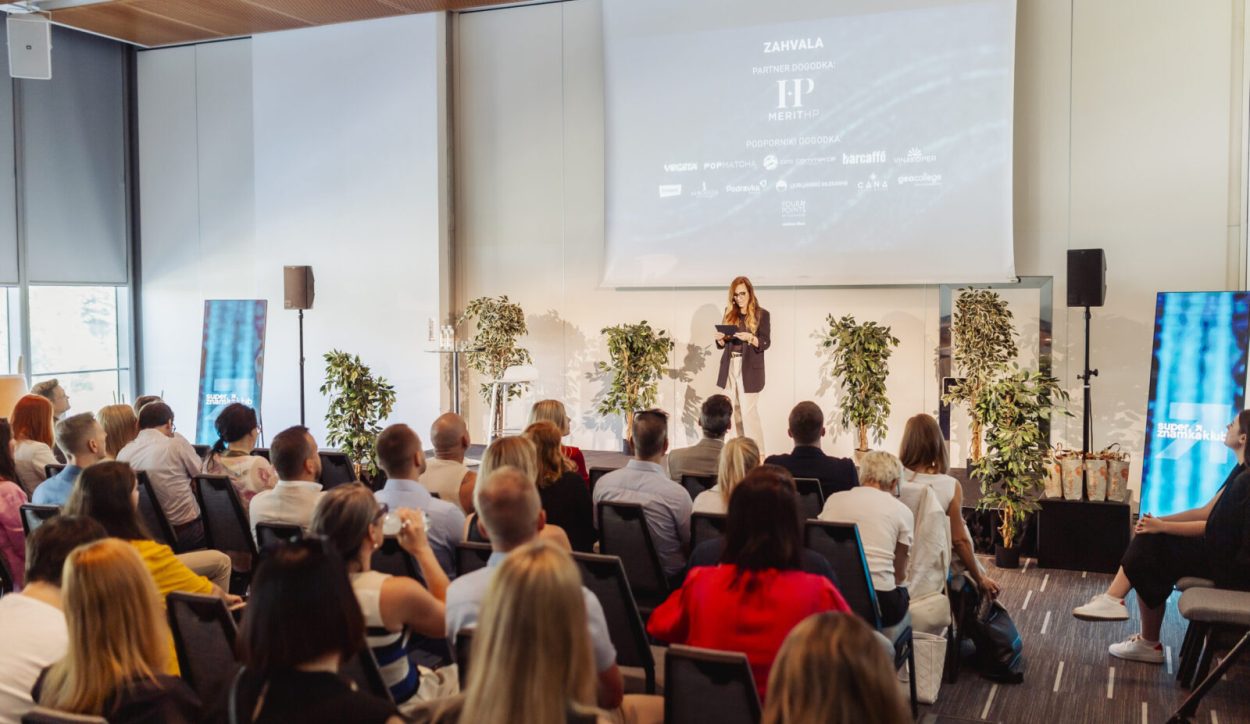 Lina Vodopivec (Super Znamka Klub, vodja kluba) in zahvala partnerjem