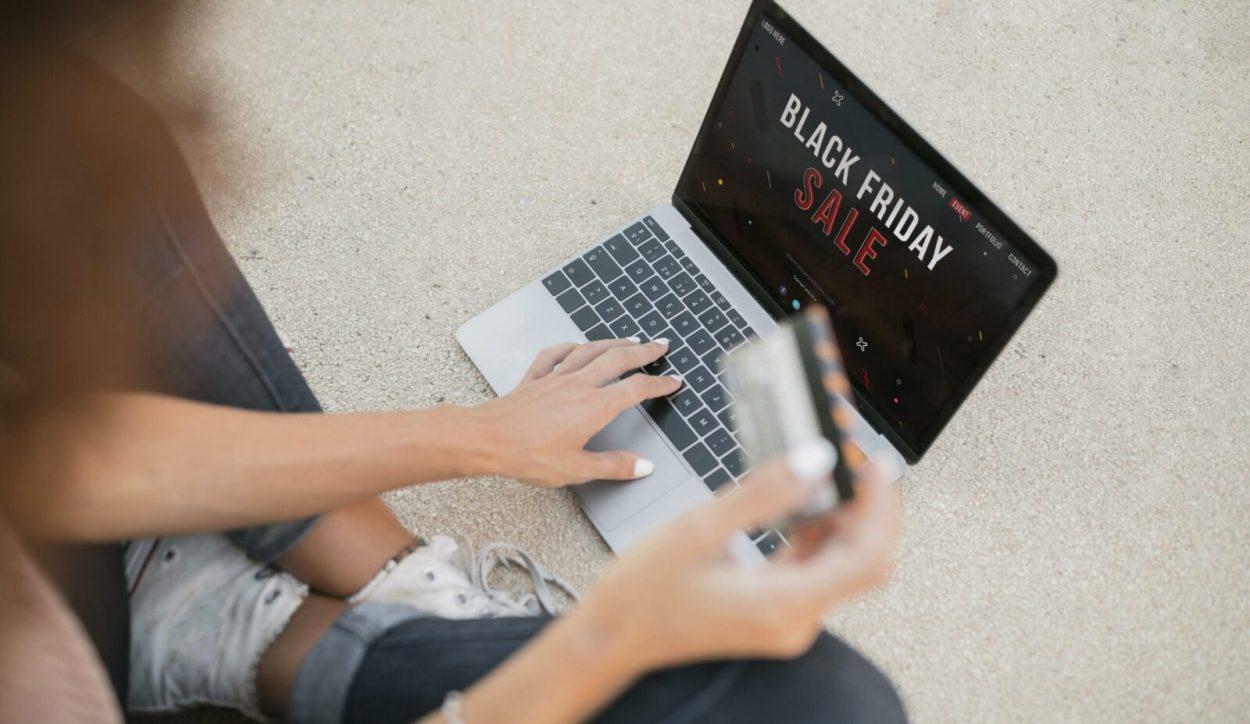 woman-wanting-buy-something-black-friday-laptop